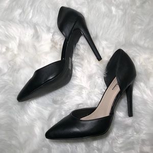 Short heeled pumps